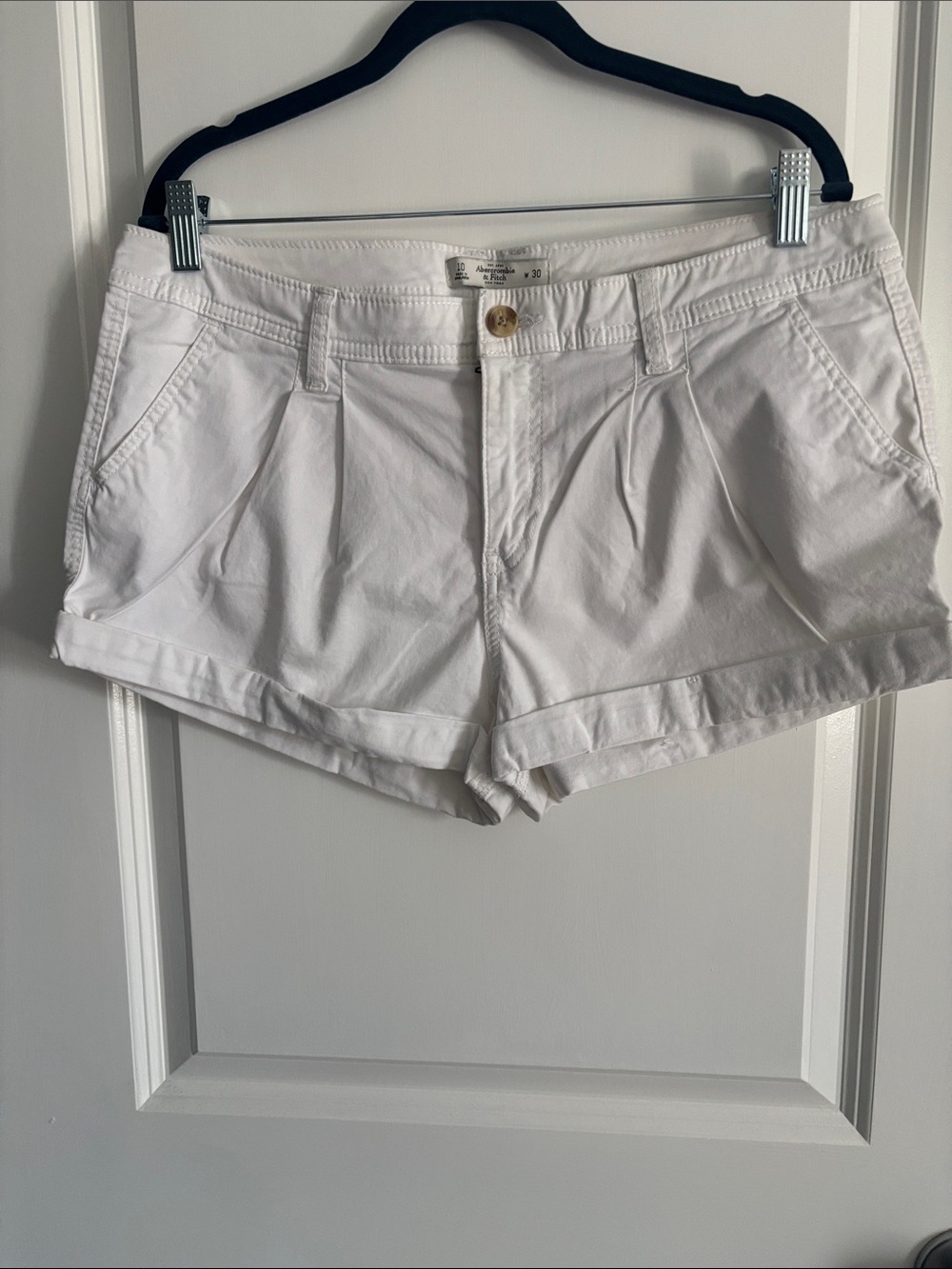Abercrombie & Fitch White High-Rise Pleated Cotton Shorts